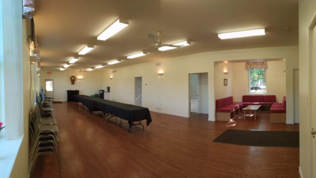 Seats up to 75. Tables and chairs reconfigurable.